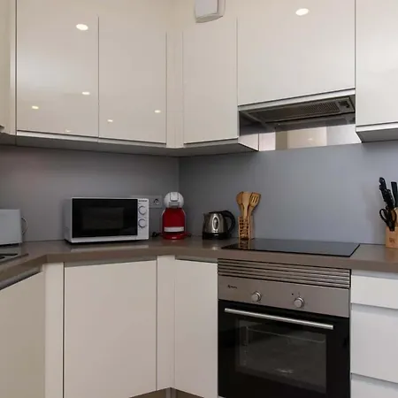 Ocean Garden 1 - Two Bed With Sea View Apartman