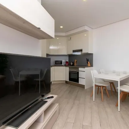 Ocean Garden 1 - Two Bed With Sea View Διαμέρισμα *
