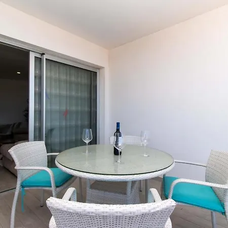 Ocean Garden 1 - Two Bed With Sea View *